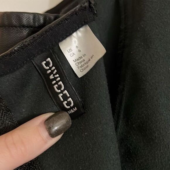 H&M Divided Women's Black Faux Leather Bodycon Mini Dress Size 6 - Picture 4 of 4